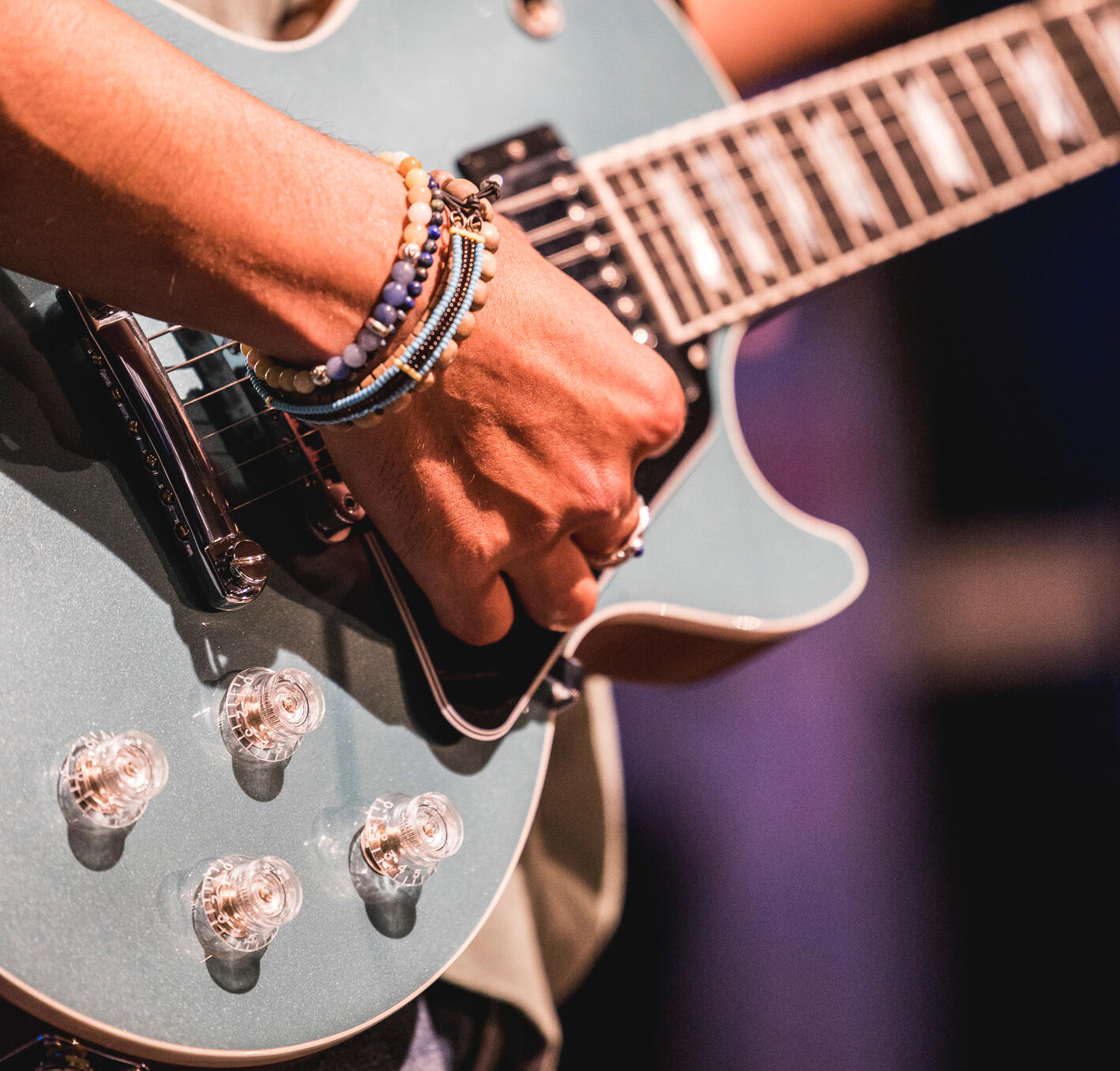 Schreib mir und buche deine erste Probelektion: